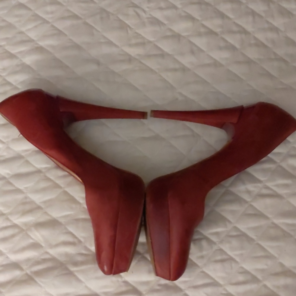Heels - Picture 2 of 4
